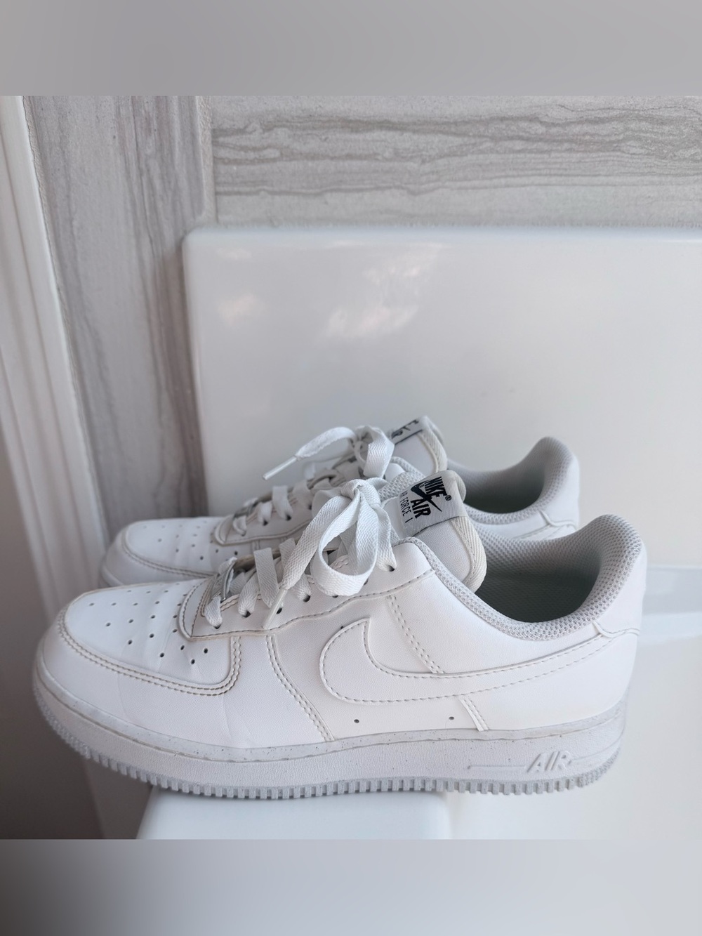 Nike Air Force 1’ 07 LE Women’s Athletic Sneakers Apple green sole Worn once - Picture 6 of 9